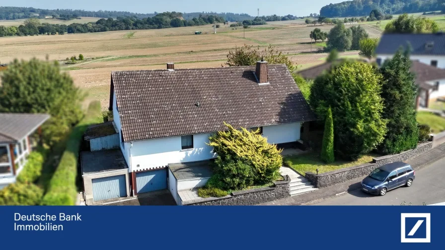 Immobilie mit Banner - Haus kaufen in Ebsdorfergrund - Wohnen in Ebsdorfergrund - Einfamilienhaus mit unverbaubarem Weitblick