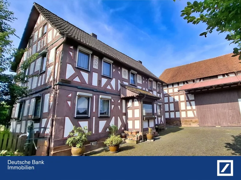 Schönes Fachwerkhaus - Haus kaufen in Weimar - Seltene Gelegenheit in Niederwalgern: denkmalgeschütztes Dreiseitenhof mit großem Garten & Wald