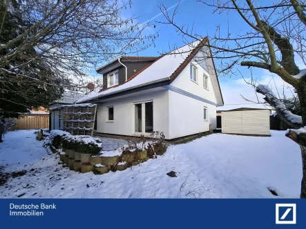 Das schöne Zweifamilienhaus - Haus kaufen in Frankenberg - Charmantes Zweifamilienhaus mit Doppelcarport – ideal zur Eigennutzung oder Vermietung!