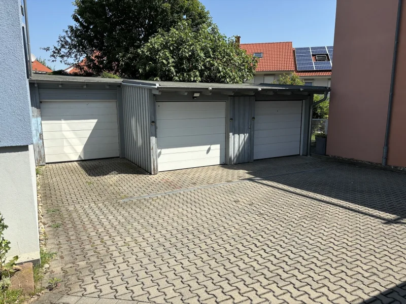 Garage in der Mitte