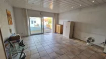 Büro/Zimmer über Halle