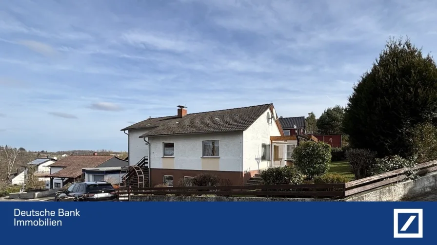 Aussenansicht 1 - Haus kaufen in Altleiningen - Großzügiger Bungalow mit Potenzial für individuelle Gestaltung