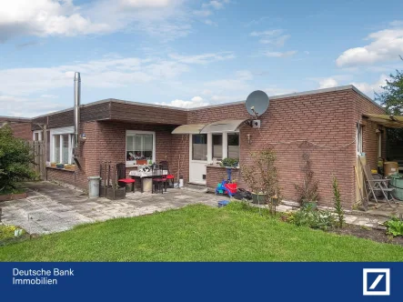 Ansicht - Haus kaufen in Vechta - Preissenkung! Bungalow mit Potenzial als Zweifamilienhaus in zentraler Lage von Vechta