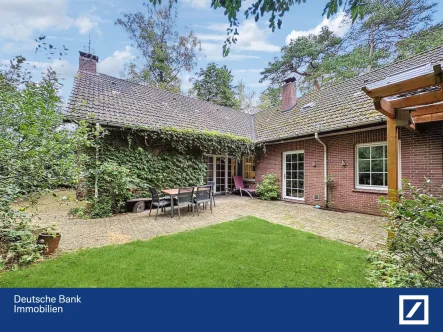 Ansicht - Haus kaufen in Hatten - Romantischer Winkelbungalow mit gemütlichem Charme