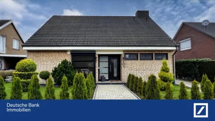 Vorderansicht - Haus kaufen in Delmenhorst - Top-gepflegtes Einfamilienhaus mit Garage und Vollkeller – Ihr neues Zuhause!