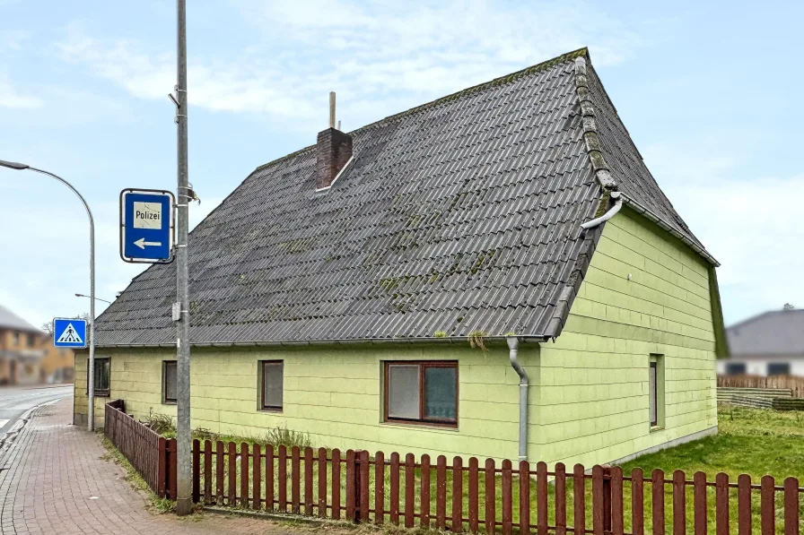 Ansicht - Haus kaufen in Eystrup - Historisches Wohnhaus auf großem Grundstück im Zentrum von Eystrup