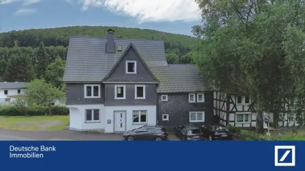 Frontseite - Haus kaufen in Bad Laasphe - Viel Platz für Ihre Familie !!!