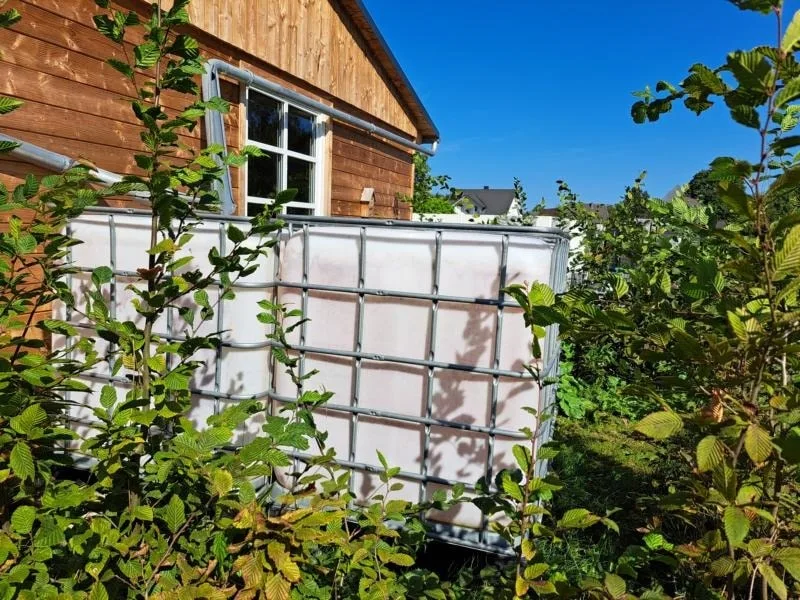 Regenwasserbehälter am Carport