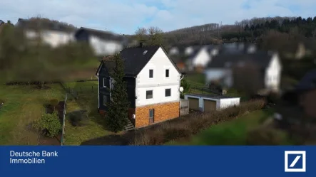 Frontansicht - Haus kaufen in Netphen - Ein Traum für Handwerker! Einfamilienhaus in Netphen-Deuz!