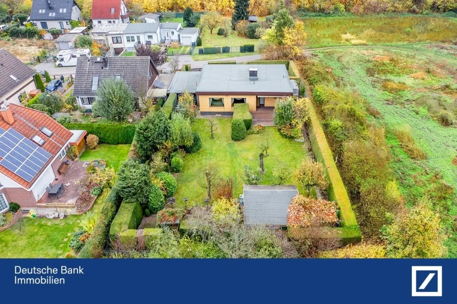 Vogelperspektive - Haus kaufen in Berlin - Großzügiger Bungalow mit Potenzial zum erweitern auf einem ca. 1.160 qm herrlichen Traumgrundstück!