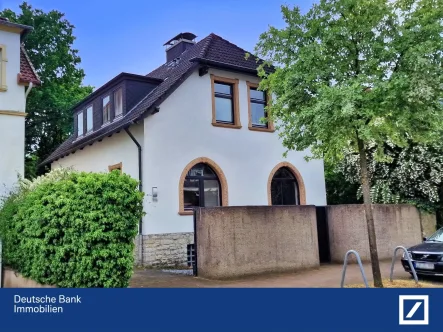 Außen - Gesamtansicht - Haus kaufen in Detmold - Ruhige Lage mit kleinem Garten und zu Fuß ins Stadtzentrum -  was will man mehr?