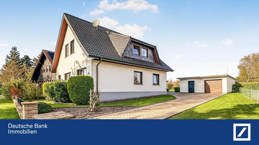 Außenansicht  - Haus kaufen in Bad Oeynhausen - Sehr gepflegtes Zweifamilienhaus mit weitläufigem Garten 