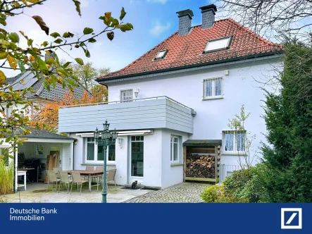 Außenansicht (Gartenseite) - Haus kaufen in Lage - Exklusives Wohndomizil im Herzen von Lage – Charme und modernes Ambiente stilvoll kombiniert!