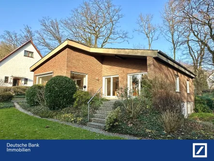 Außenansicht (Gartenseite) - Haus kaufen in Lage - Idyllisches Einfamilienhaus mit Einliegerwohnung in bester Lage!