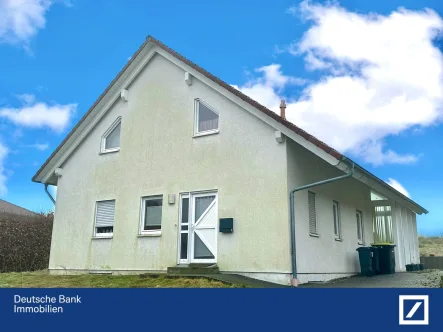 Außenansicht (Straßenseite) - Haus kaufen in Barntrup - Hier können Kinder noch draußen spielen! Ihr neues Einfamilienhaus wartet auf Sie!