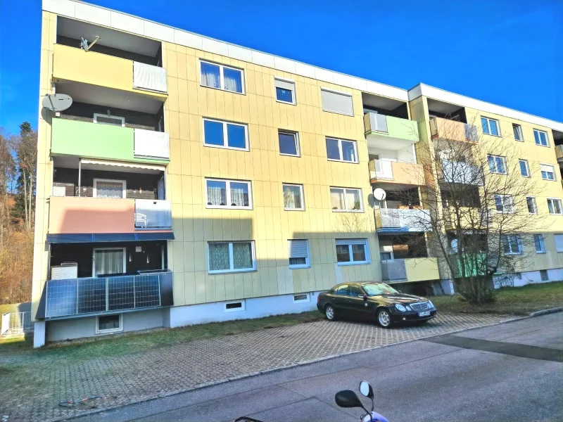 Aussenansicht - Wohnung kaufen in Altdorf - Modernes Wohnen - 4,5-Zimmer-Eigentumswohnung mit Balkon und Stellplatz