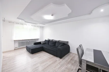 das große Wohnzimmer - Wohnung kaufen in Burglengenfeld - Moderne Dreizimmerwohnung zu verkaufen: gut geschnitten und komplett modernisiert