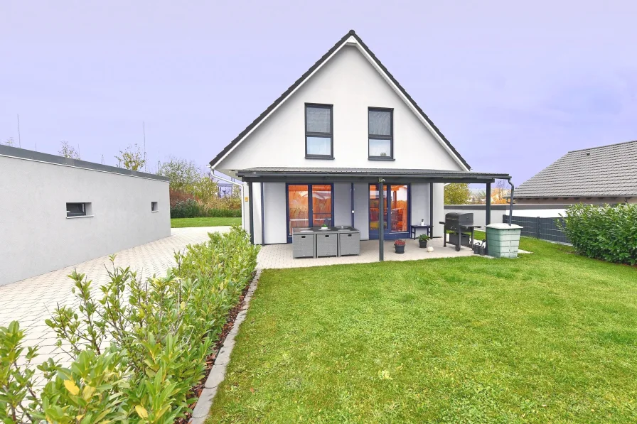 Haus von Westen - Haus kaufen in Neufahrn - Modernes und neues KFW 55 Niedrigenergiehaus zu verkaufen