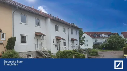 Hausansicht - Haus kaufen in Klettbach - Reihenmittelhaus mit Startklarer Renovierungsbasis – Ihre Vision, unsere Vorarbeit