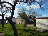 Garten mit Haus und Garage