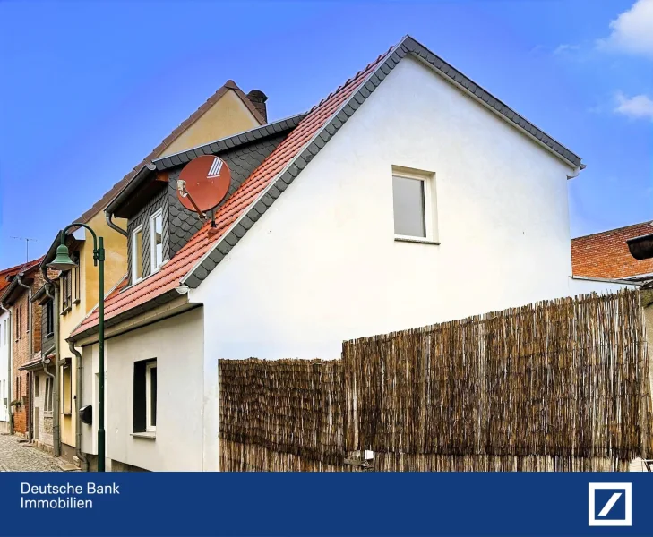 Ansicht Straßenseite - Haus kaufen in Artern - Modernes Einfamilienhaus mit Garten und Einbauküche