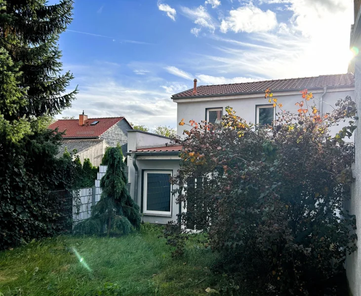 Ansicht vom Garten - Haus kaufen in Artern - Modernes Einfamilienhaus mit Garten und Einbauküche