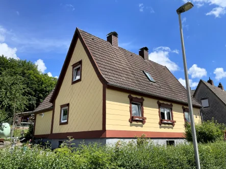 Haus: Vorderseite und Giebel - Haus kaufen in Walkenried - Wo andere Urlaub machen: Können Sie im EFH wohnen !