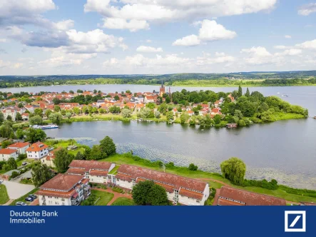 Vogelperspektive - Wohnung kaufen in Werder - Panoramablick auf die Insel Werder: Exklusive Kapitalanlage mit Bootssteg & Tiefgaragenstellplatz