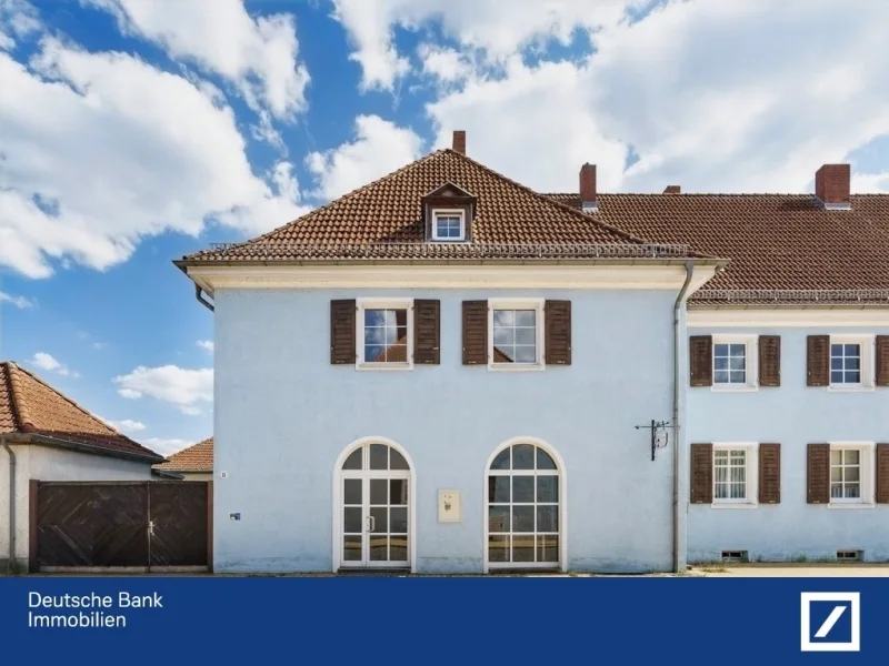 Hausansicht Front - Haus kaufen in Brandenburg - Kreativ-Oase mit Seeblick: Hier wird Wohnen zur Kunst und Arbeiten zum Vergnügen!