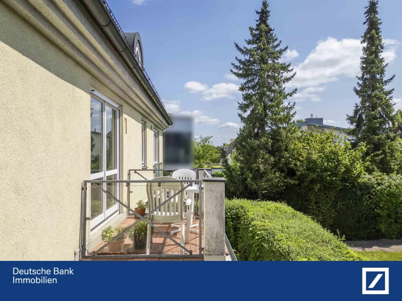 Balkon - Wohnung kaufen in Berlin - Wohnen in stilvoller Stadtvilla mit perfekter Lage mit 2 Balkonen & Tiefgaragenstellplatz