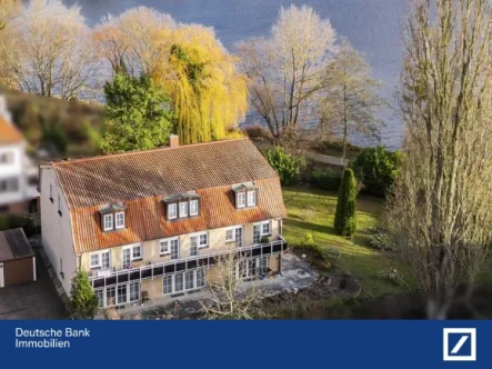 Haus Rückseite - Haus kaufen in Potsdam - "Stilvolles Reihenmittelhaus mit großzügigem Garten & traumhaftem Blick auf die Glienicker Lake"