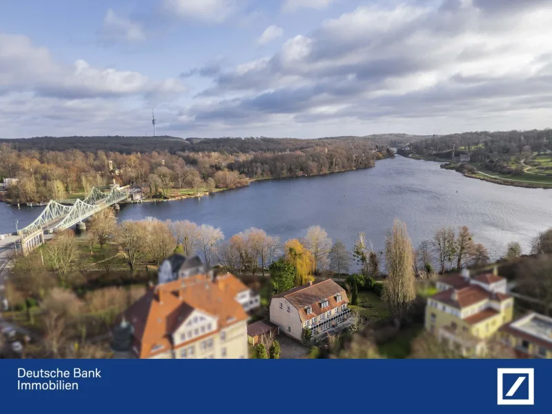 Blick auf die Glienicker Lake - Haus kaufen in Potsdam - "Elegantes Reihenendhaus mit großem Garten & traumhaftem Blick auf die Glienicker Lake"