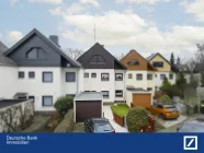 Hausansicht mit Garage