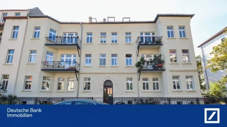 Hausansicht - Wohnung kaufen in Leipzig - Zur Kapitalanlage: Lichtdurchflutete Zwei-Zimmer Maisonette-Wohnung mit Stellplatz