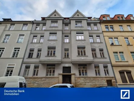 Hausansicht - Wohnung kaufen in Leipzig - Moderne Erdgeschosswohnung mit Balkon und offener Küche 