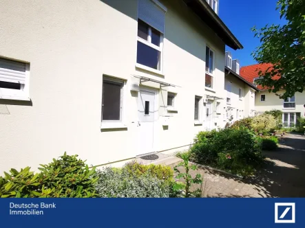 Hausansicht - Haus kaufen in Taucha - Reihenmittelhaus in ruhiger Wohngegend mit Garten und Tiefgaragenstellplatz