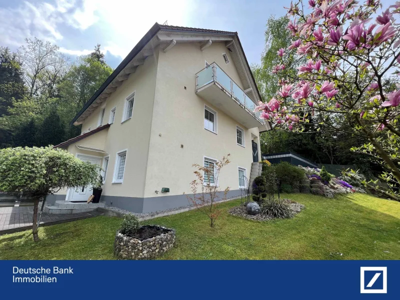 Hausansicht - Haus kaufen in Wenzenbach - Lieben Sie die Natur ?  Stadtnah wohnen !