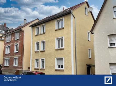 Außenansicht 1 - Haus kaufen in Stuttgart - Altbau-Mehrfamilienhaus in Zuffenhausen Mitte