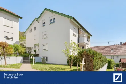 Außenansicht - Wohnung kaufen in Esslingen - Grüne Oase: Helle 3-Zimmer Wohnung mit Gartenanteil in bester Lage