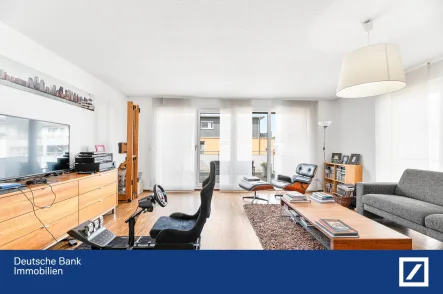 Wohnzimmer - Wohnung kaufen in Kornwestheim - Lichtdurchflutete Eleganz: Moderne 4,5-Zimmer Wohnung mit moderner Raumaufteilung