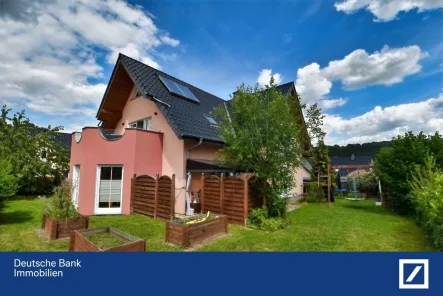 Gebäuderückseite - Haus kaufen in Marsberg - Familienparadies mit Garten und Garage