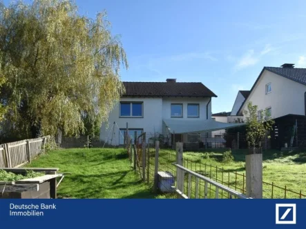 Außenansicht - Haus kaufen in Arnsberg - Einfamilienhaus mit Einliegerwohnung und schönem Ausblick im Wannetal