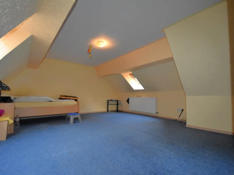 Schlafzimmer DG rechts 2