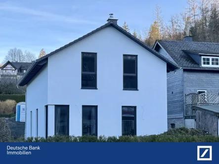 Gebäuderückseite - Haus kaufen in Bestwig - Modernes Einfamilienhaus mit Ihren Ideen kombinieren – Neubau in Bestwig-Ostwig