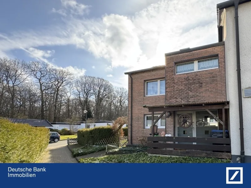 Gebäudefront - Haus kaufen in Arnsberg - Charmantes Reihenendhaus mit großem Garten wartet auf Sie