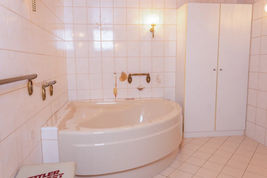 Badezimmer Badewanne Keller