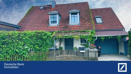 Hausansicht - Haus kaufen in Erdweg - Exklusiver Luxus: Ihr Traumhaus mit Pool, Sauna, Bäder neu, PV-Anlage und Pelletheizung