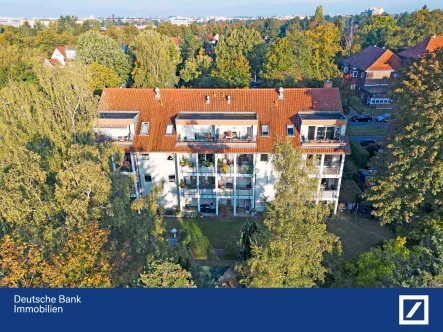 Rückseite Haus  - Wohnung kaufen in Berlin - *** 2-Zimmer Wohnung mit Terrasse *** - mit Gartenzugang und Tiefgaragenplatz - vermietet 