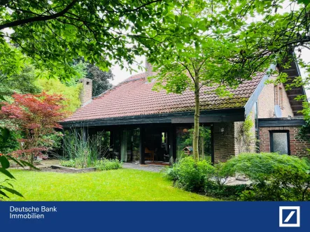 Rückansicht. - Haus kaufen in Krefeld - Krefeld-Bockum: Modernes Fachwerk- und Architektenhaus in ruhiger Lage am Sollbrüggenpark!