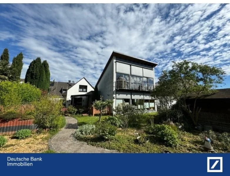Rückansicht Haus 2. - Haus kaufen in Krefeld - KR-Uerdingen-zwei EF-Häuser auf über 1000 m² Grd.in ruhiger Lage! Zusammen und doch getrennt wohnen!
